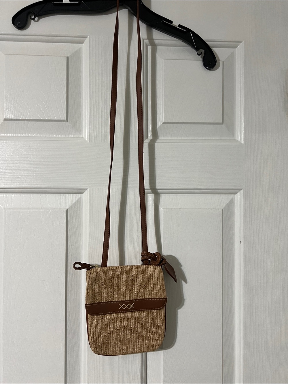 Liz Claiborne Small Straw Crossbody Bag in Brown - Classic Casual Styler